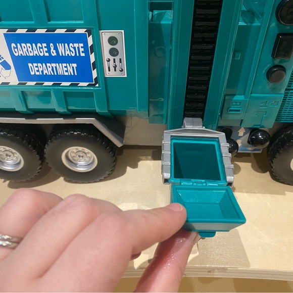 Tonka Large Realistic Garbage Truck Kids Toy - Picture 2 of 4